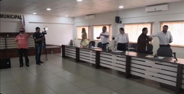 Caldeada discusión levantó sesión ordinaria de la Junta Municipal - Radio Imperio