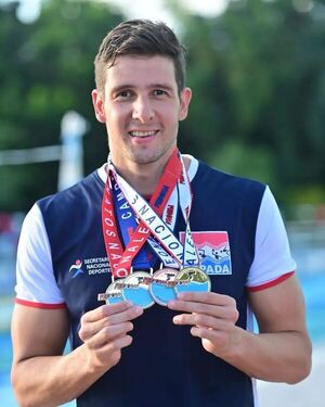 Benjamín Hockin regresó al país con cuatro medallas y su hija lo recibió llena de ternura - Gente - ABC Color