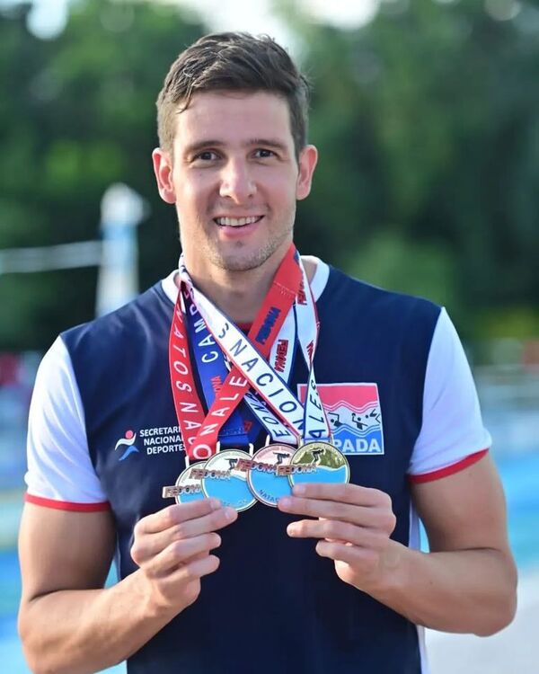 Benjamín Hockin regresó al país con cuatro medallas y su hija lo recibió llena de ternura - Gente - ABC Color
