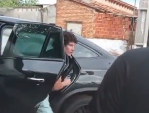 Iván Franco choca contra auto y termina incrustado en vivienda