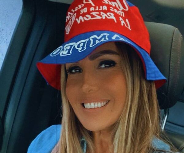 Lorena Arias apoyando al club de sus amores: Cerro Porteño