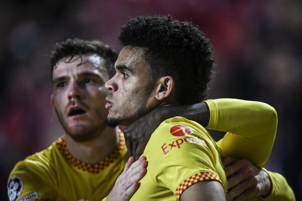Liverpool vence 3-1 al Benfica y se acerca a semifinales de la Champions