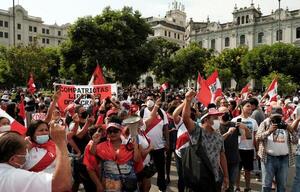 Perú: presión ciudadana obliga a Castillo a dejar sin efecto toque de queda