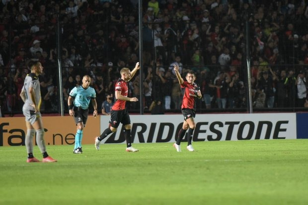 Diario HOY | Colón vence a Peñarol con un gol en el último minuto 