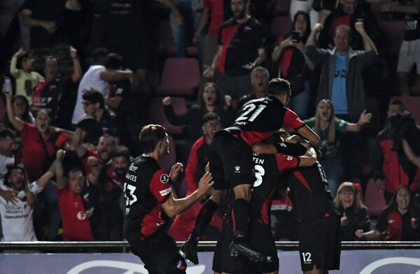 Colón cumple de local y lidera el grupo de Cerro y Olimpia en la Libertadores