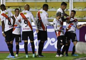 Crónica / Equipo bolí lleno de paraguayos superó al Corinthians rapai
