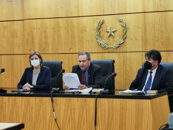 Tribunal absuelve a exfuncionarios municipales acusados de lesión de confianza - Nacionales - ABC Color