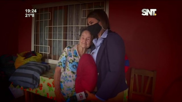 Emprendedora luqueña: Doña Rosa y sus coloridos almohadones - SNT