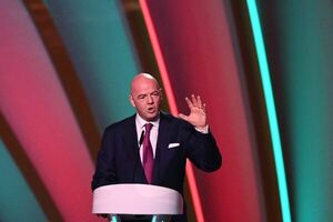 Platini denuncia a Infantino por apartarle de la FIFA - Fútbol - ABC Color