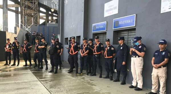 Clásico: 15 menores detenidos, dos con puñales y armas de fuego