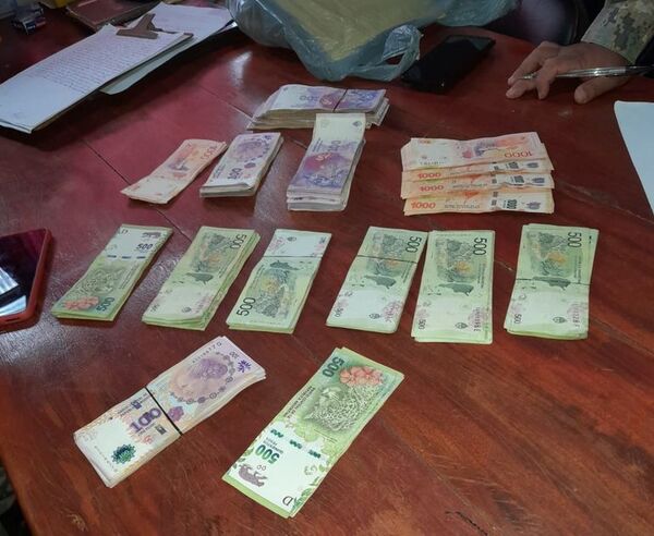 Recuperan 154.000 pesos robados y detienen a sospechosos - ABC en el Este - ABC Color