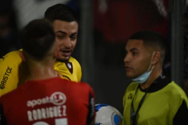 El incidente de Jean Fernandes con el pasapelotas de Olimpia - Radio Imperio