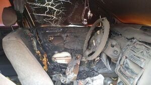 Pareja quemó un auto ajeno