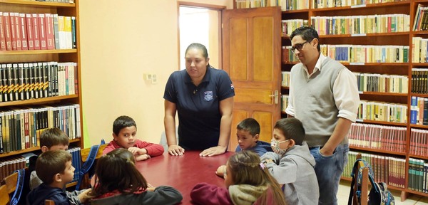 Docente brinda clases de refuerzo en forma gratuita - La Clave