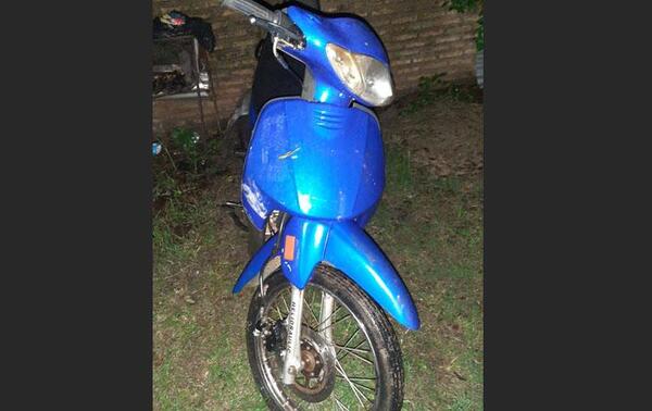 Abandonan motocicleta que fue robada por dos mujeres en Coronel Oviedo – Prensa 5