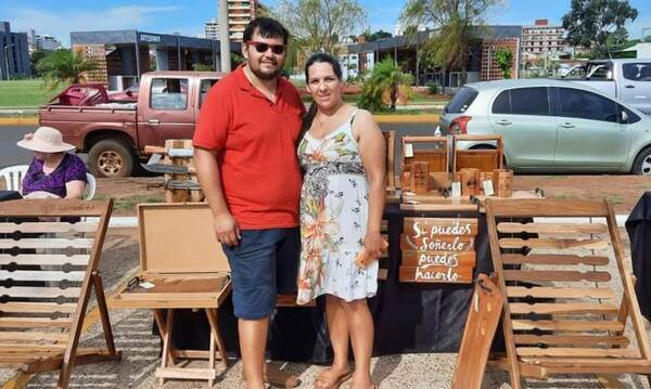 Clienta del CAH se destaca en el arte de tallado en madera