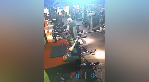 Diario HOY | Chica 'fit' roba celular dentro de un gimnasio