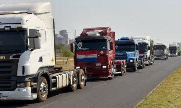 Camioneros rechazan nueva ley que subsidia combustibles y anuncian que nuevamente van a tomar las calles - OviedoPress