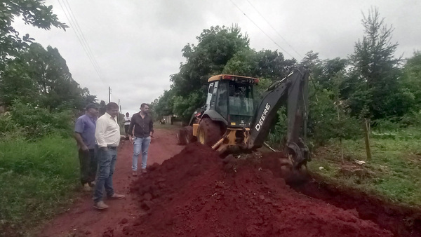 Reparan tramo vecinal inundado en O’Leary - La Clave