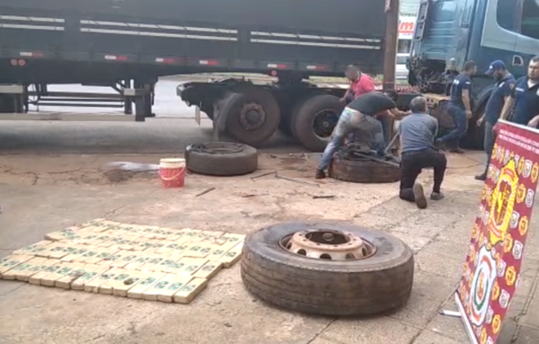 Drogas que se encontraban dentro de las ruedas de un camión, fueron incautadas en CDE