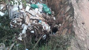Basura obstruye paso de agua e inunda alrededores - Nacionales - ABC Color