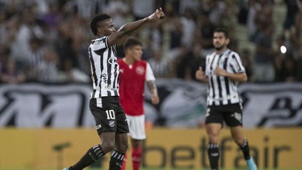 Ceará remonta ante Independiente y comienza con pie derecho