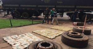 La Nación / Incautan marihuana de las ruedas de un camión sobre la ruta PY07