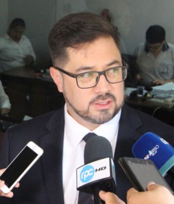 Abogado califica de temeraria y falsa la denuncia de Giuzzio contra Horacio Cartes - PDS RADIO