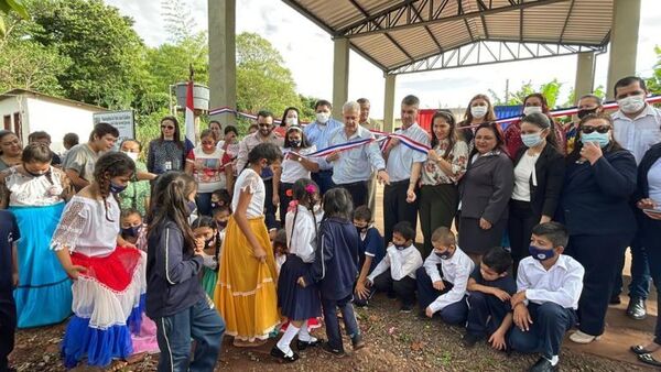 Municipalidad inauguró tinglado en la escuela María Auxiliadora de Pedro Juan Caballero