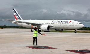 Momento en que fallan los controles de un avión a punto de aterrizar en París y lo qué hicieron los pilotos para evitar una tragedia - OviedoPress