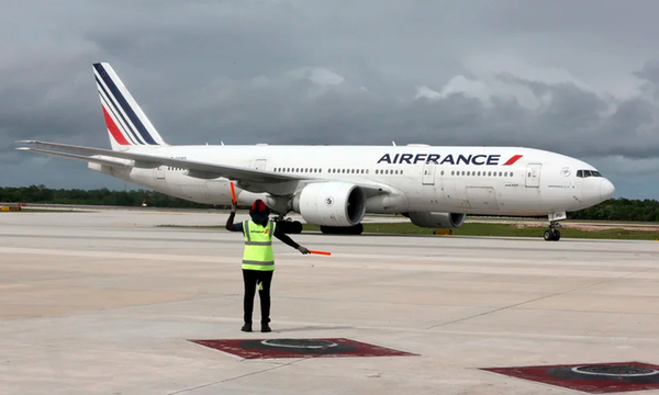 Momento en que fallan los controles de un avión a punto de aterrizar en París y lo qué hicieron los pilotos para evitar una tragedia - OviedoPress