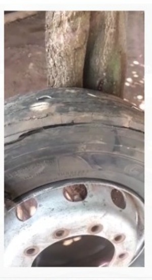Cubierta de bus explota frente a junta municipal y empresario habla de complot
