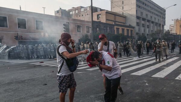 Un muerto y 15 heridos en nueva jornada de protestas en Perú