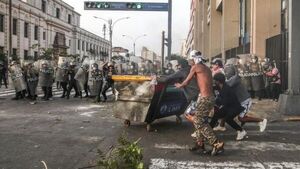 Al menos dos personas han fallecido desde el levantamiento del toque de queda en Perú