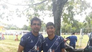 Papá e hijo cumplen el sueño de jugar juntos