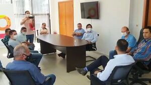 Vecinos se reúnen con intendente y piden que el interés de ayudar siga firme en barrios de San Lorenzo - Nacionales - ABC Color