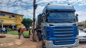 Scania llevaba 801 kilos de marihuana dentro de 14 ruedas - Nacionales - ABC Color