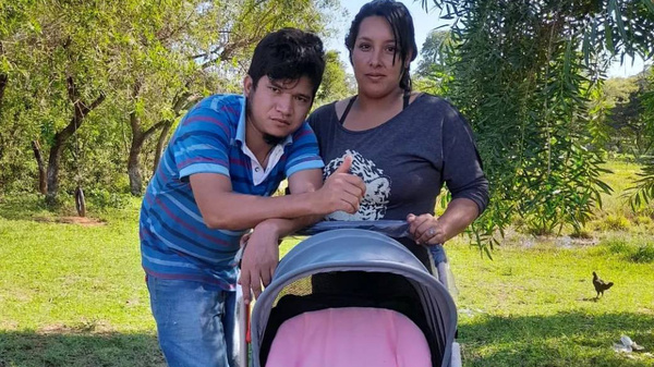 Crónica / Le llenan de regalos a la hija de "Jaka"