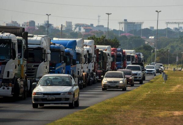 Camioneros rechazan ley que subsidia combustibles con nuevo préstamo y anuncian movilizaciones