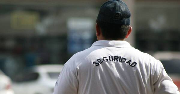 La Nación / Un menor intentó asaltar una escuela en Itauguá, pero fue detenido por el guardia del lugar