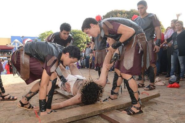 San Lorenzo: Parroquia Domingo Savio ofrece su tradicional vía crucis en Semana Santa - Nacionales - ABC Color