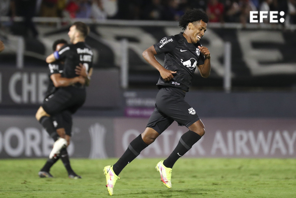 Diario HOY | El ecuatoriano José Hurtado aporta gol al triunfo macizo de Bragantino