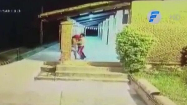 Guardia se enfrenta a golpes con delincuente y frustra un robo a una escuela