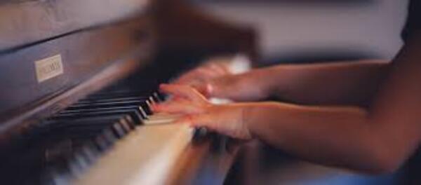 Diario HOY | Niños que tocan algún instrumento musical tienen beneficios cognitivos