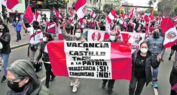 En Perú se suma la izquierda a las mociones de censura y ponen a Castillo contra las cuerdas