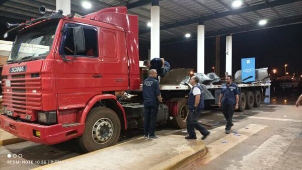 CAE CAMIÓN PARAGUAYO CON CARGAMENTO DE MARIHUANA EN ADUANA ARGENTINA - Itapúa Noticias
