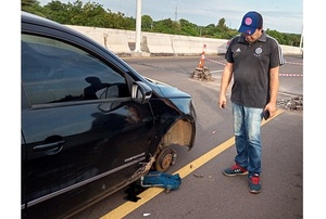 Obra no tiene un año y ya presenta daños: Conductor perdió una cubierta por bache en Corredor Vial Botánico