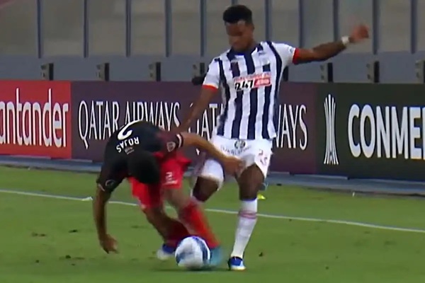 Aldair Rodríguez, el jugador que lesionó a Robert Rojas dice que no tuvo mala intención (Video)
