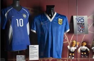 Camiseta subastada no es la de "La mano de Dios" - El Independiente