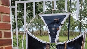 Colocaron símbolo nazi en un portón y causaron roncha